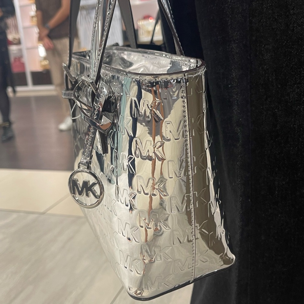 MICHAEL KORS Jet Set Extra-Sm Patent Logo Debossed Convertible Tote Cross
Silver - Picture 7 of 16